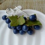 Брошь Чёрный виноград