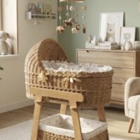 Плетеная люлька качалка