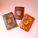 Обложка для паспорта из натуральной кожи с тиснением «Шеридан»