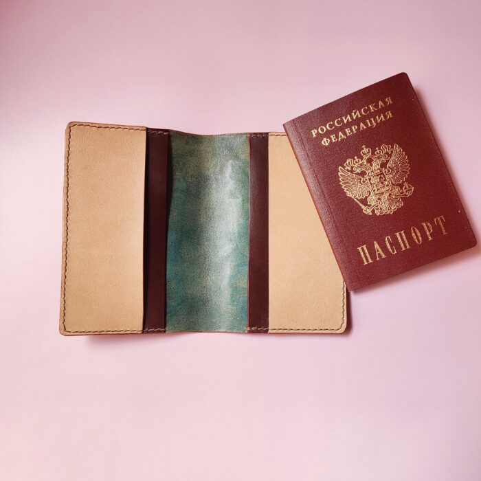 Обложка для паспорта из натуральной кожи с тиснением «Шеридан» — изображение 7
