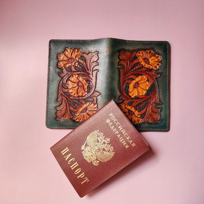 Обложка для паспорта из натуральной кожи с тиснением «Шеридан» — изображение 3