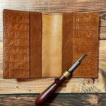 Обложка для паспорта из натуральной кожи с тиснением «Маки» — изображение 3