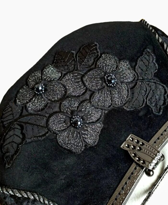 Сумка ручной работы из чёрной экозамши с аппликацией — изображение 3