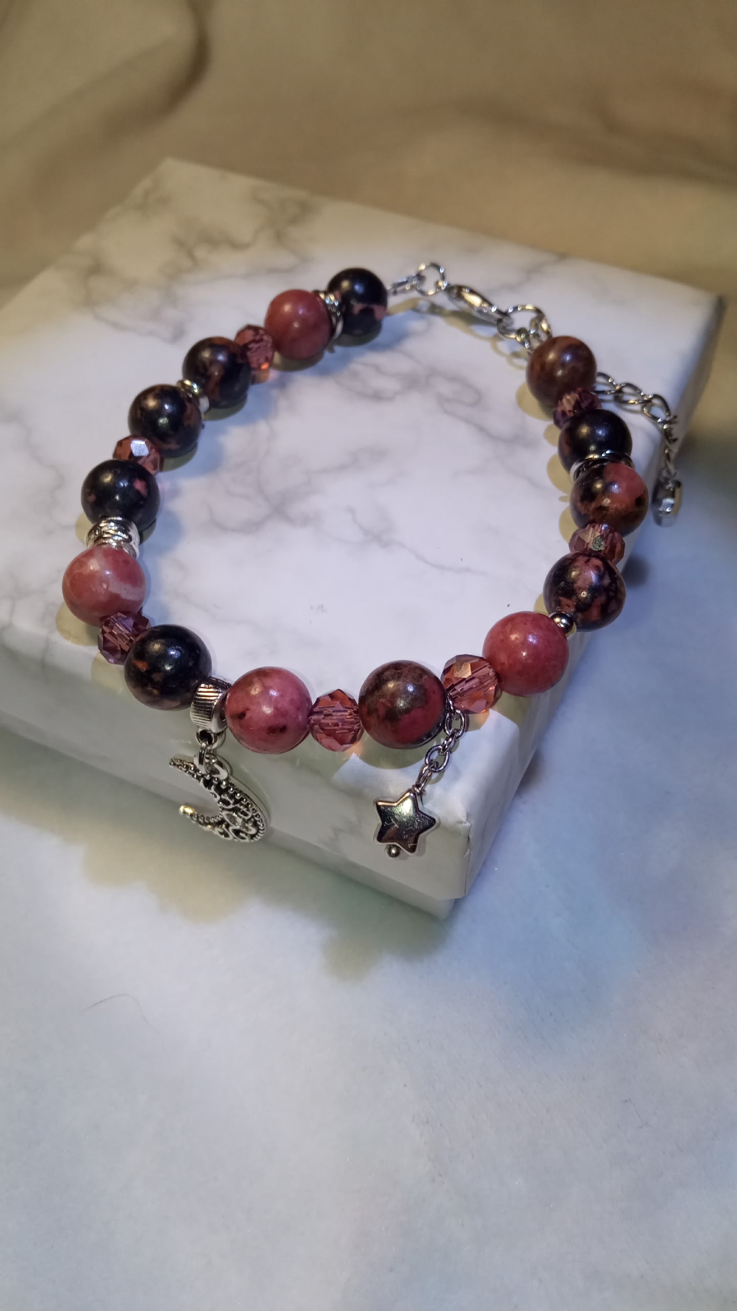 cnEDL9I2vwvuXrLfYkUmKH4FWT9THIuK7bQc3SpQDeJdpXOTICJKPLTp9yaK_dzORvOr4gHJAzcGn2g2HsKClXYU Браслет «Тайна ночи» — изображение 1