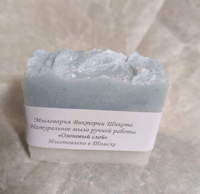 Это мыло — воплощение свежести и чистоты первозданной природы. Аромат переносит в мир горных вершин, прохладных водопадов и кристально‑прозрачного воздуха после грозы. Каждый брусок создаётся вручную с заботой о коже и окружающей среде.