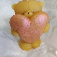 Свеча «Мишка с сердцем» из пчелиного воска