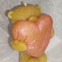 Свеча «Мишка с сердцем» из пчелиного воска