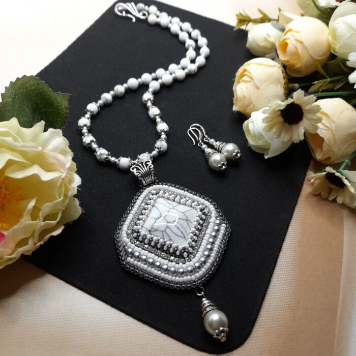 Комплект колье, серьги и браслет "Белые ночи" — изображение 3