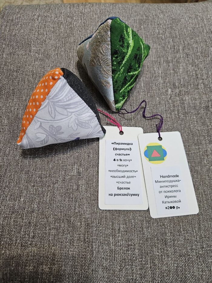 Декоративные миниподушки-антистресс пэчворк и вязание — изображение 7