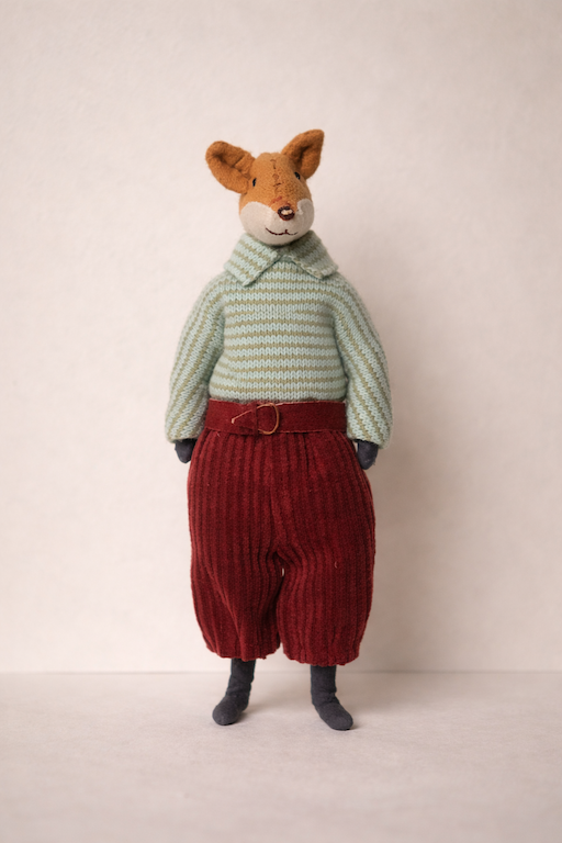 Фото 1 (обложка )Лис Аркадий Лис Аркадий —авторская миниатюрная игрушка ручной работы, созданная в магазине «Волшебная Мастерская». Лис Аркадий тот самый герой, который живёт в тихих вечерах, звуках гитары и строках нотной тетради.