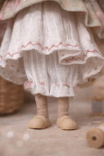 Слоняша Поля — авторская миниатюрная игрушка ручной работы, созданная в магазине «Волшебная Мастерская», малышка с нежным сердцем.