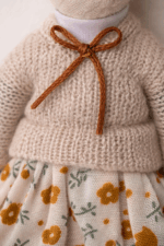 Лисичка Аля — авторская миниатюрная игрушка ручной работы, созданная в магазине «Волшебная Мастерская». Аля - это уютный персонаж с характером, она любит тишину, книги и тёплые вечера дома.