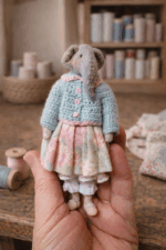 Слоняша Поля — авторская миниатюрная игрушка ручной работы, созданная в магазине «Волшебная Мастерская», малышка с нежным сердцем.