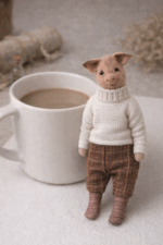 Поросёнок Федя — авторская игрушка ручной работы Серия «Крохотные истории» Поросёнок Федя — миниатюрная текстильная игрушка ручной работы с характером маленького исследователя.