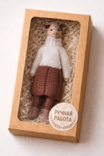 Поросёнок Федя — авторская игрушка ручной работы Серия «Крохотные истории» Поросёнок Федя — миниатюрная текстильная игрушка ручной работы с характером маленького исследователя.