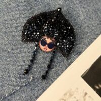 Брошь " Модная матрешка"