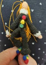 Вязаная крючком брошь-трансформер "Топчущийся мим" — изображение 3