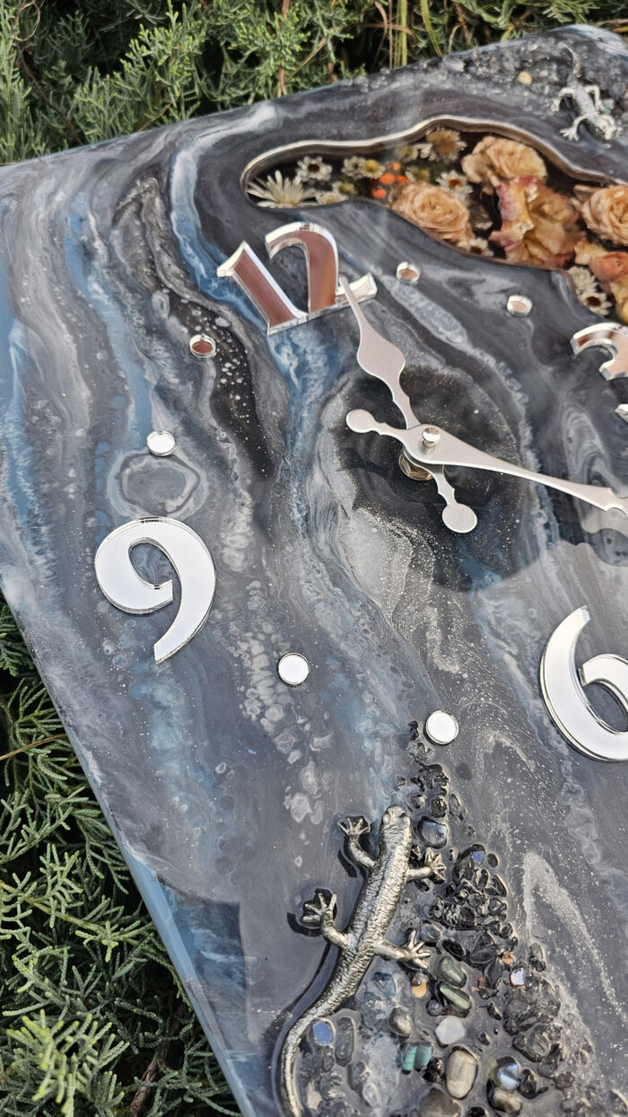 Часы настенные с натуральными камнями — изображение 2