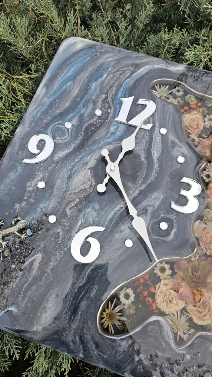 Часы настенные с натуральными камнями — изображение 4