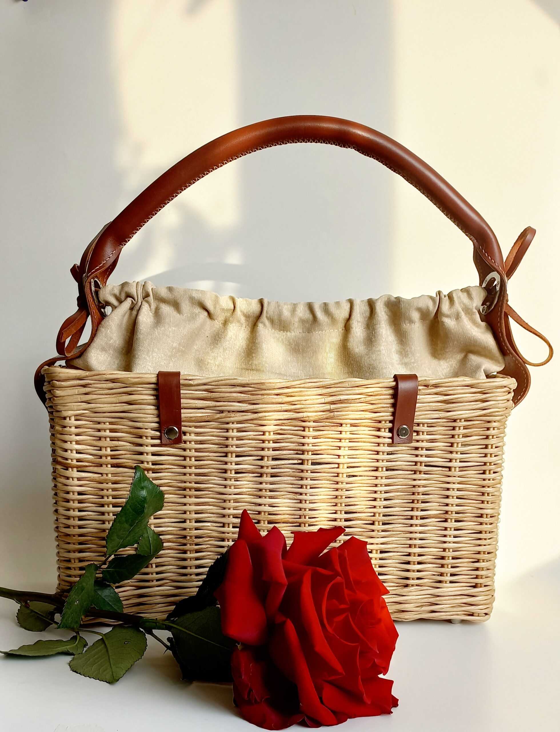 Мастерская плетеныx и кожаных  изделий "БирНава "