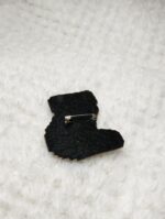 Представляем милую брошь в виде красной панды, выполненную в технике термомозаики (или пиксельного рукоделия) — очаровательный аксессуар для любителей животных и оригинальных украшений!