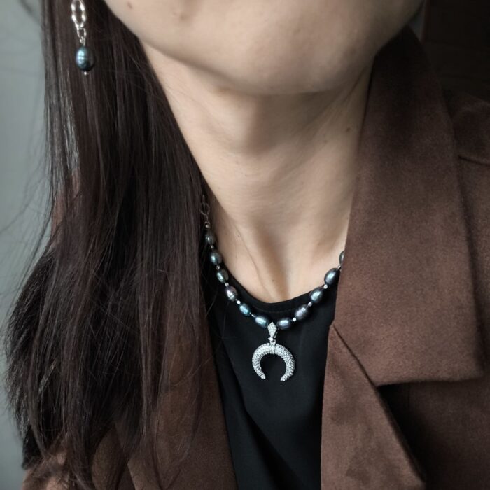 Комплект украшений "Лунное сияние" (колье, серьги, кольцо) из натурального жемчуга — изображение 8