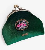 Косметичка бархатная с фермуаром и вышивкой