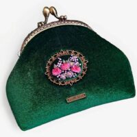 Косметичка бархатная с фермуаром и вышивкой