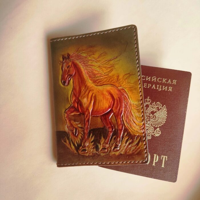 Обложка для паспорта из натуральной кожи с тиснением «Конь-огонь» — изображение 2