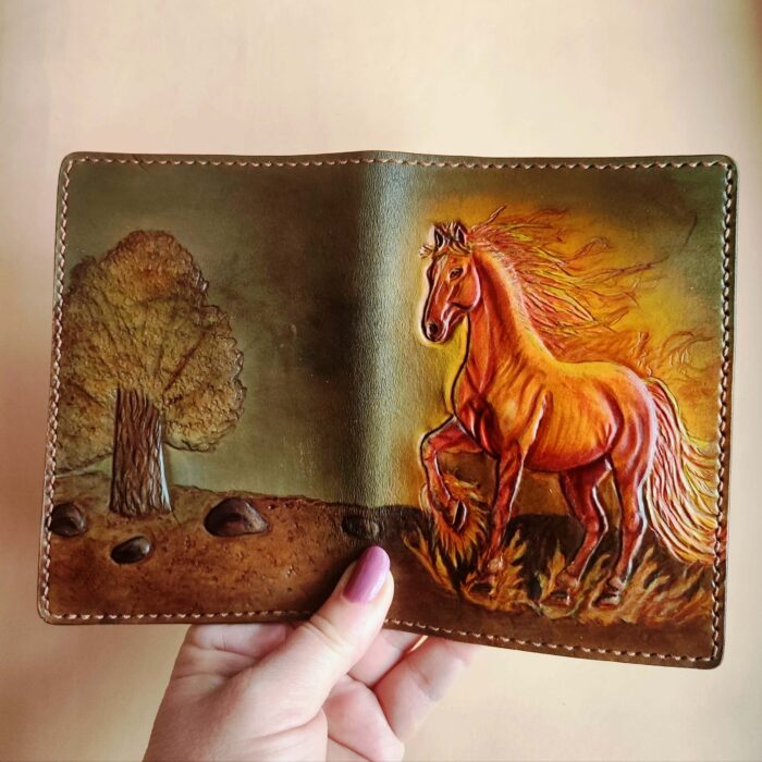 Обложка для паспорта из натуральной кожи с тиснением «Конь-огонь» — изображение 8