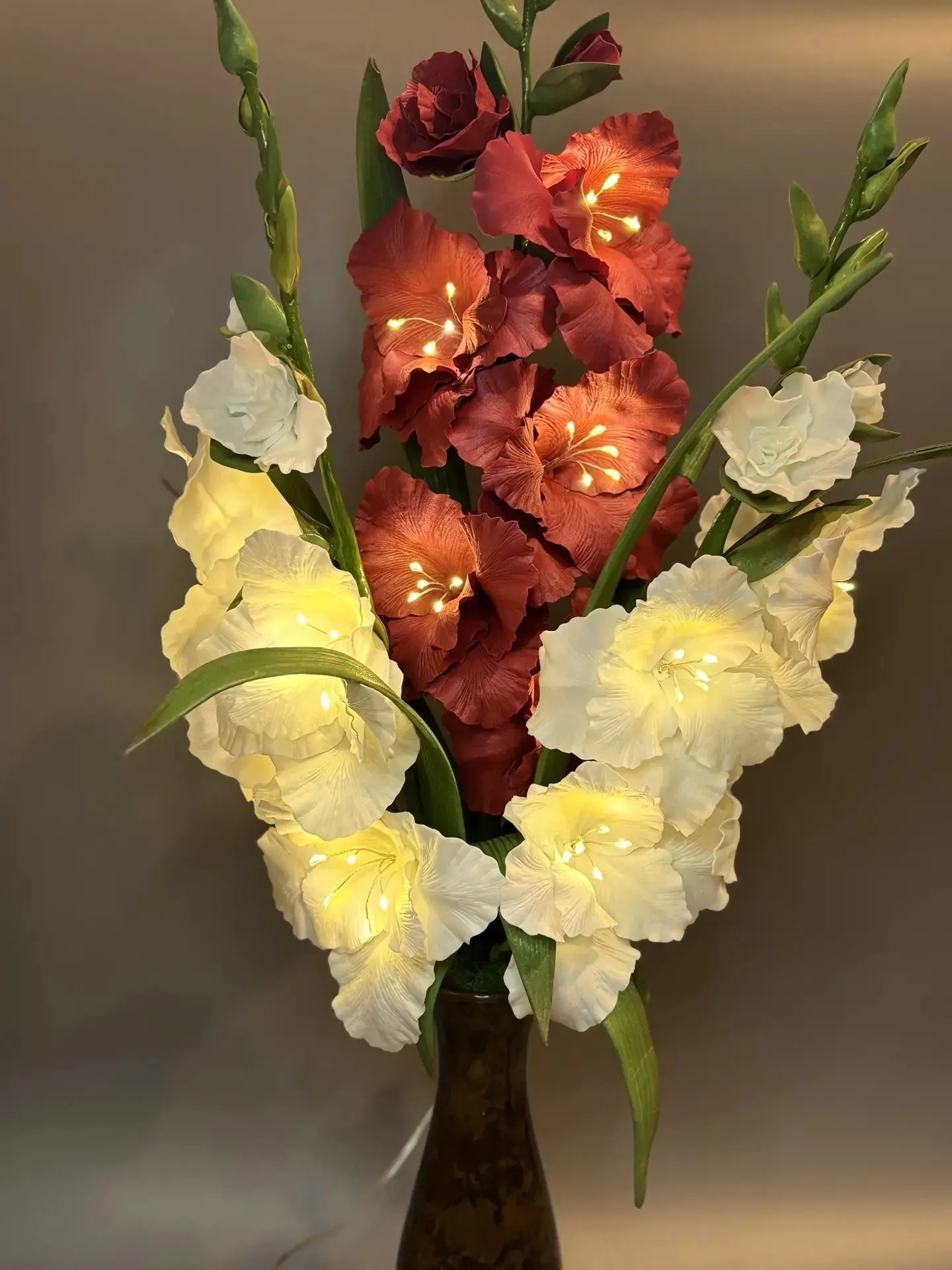 IMG_20260219_101339_042 Светильник "Гладиолусы" — изображение 1