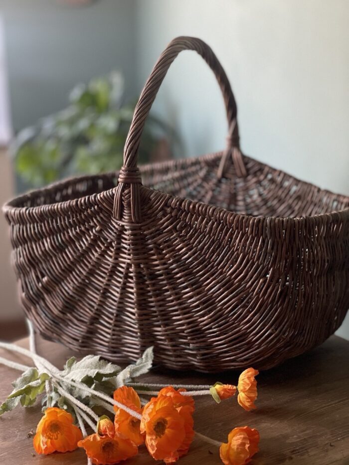 Добро пожаловать в «Плетёный Уют от Елены» — мастерскую, где ваш дом обретает душу и характер.