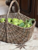 Добро пожаловать в «Плетёный Уют от Елены» — мастерскую, где ваш дом обретает душу и характер.