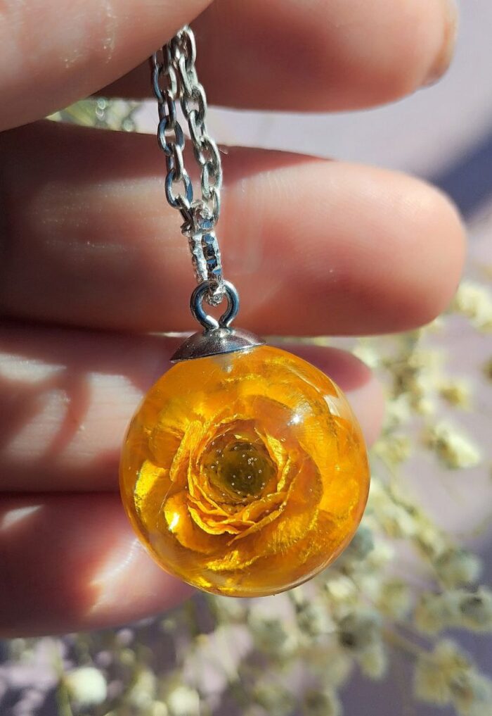 Комплект украшений с махровыми лютиками. — изображение 3