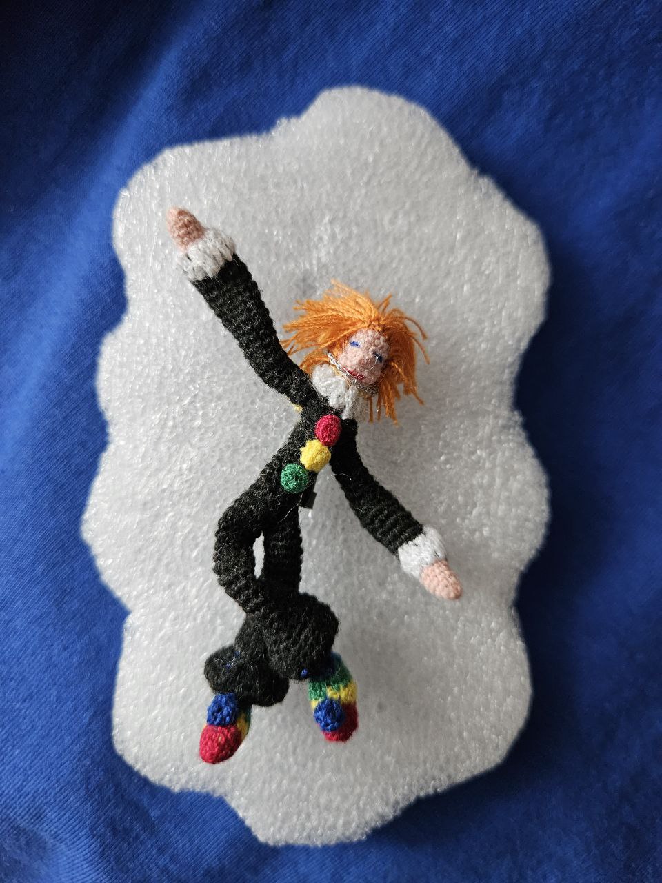 photo_5190582584583326941_y Брошь-трансформер "Топчущийся мим", вязаная крючком — изображение 1