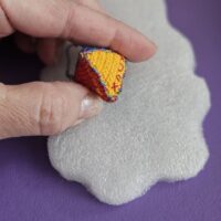 Брошь-брелок-кулон-антистресс "Пирамидка счастья" (Формула счастья), вязаная крючком