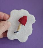 Брошь "Волшебный пендель. Антипрокрастинация", вязаная крючком