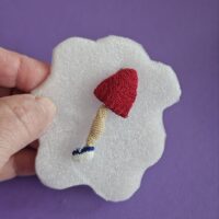 Брошь "Волшебный пендель. Антипрокрастинация", вязаная крючком