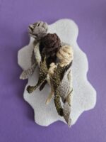 Брошь-трансформер для любимого человека "Жизнь как три вкуса шоколада", вязаная крючком