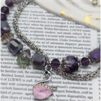 Браслет «Фиолетовая симфония»: изысканность в каждой детали Откройте для себя магию утончённого аксессуара — браслета, сочетающего в себе благородство фиолетовых бусин и изящество серебристой цепочки. Этот уникальный браслет станет не только стильным дополнением к вашему образу, но и настоящим талисманом, притягивающим взгляды.