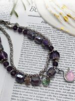 Браслет «Фиолетовая симфония»: изысканность в каждой детали Откройте для себя магию утончённого аксессуара — браслета, сочетающего в себе благородство фиолетовых бусин и изящество серебристой цепочки. Этот уникальный браслет станет не только стильным дополнением к вашему образу, но и настоящим талисманом, притягивающим взгляды.