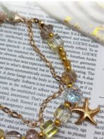 Браслет «Солнечное сияние» Откройте для себя магию утончённости с этим изысканным браслетом, сочетающим в себе роскошь и лёгкость. Украшение выполнено в тёплых золотисто-жёлтых тонах, которые напоминают лучи солнца, согревающие кожу.