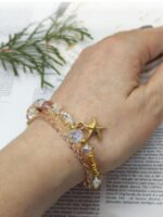 Браслет «Солнечное сияние» Откройте для себя магию утончённости с этим изысканным браслетом, сочетающим в себе роскошь и лёгкость. Украшение выполнено в тёплых золотисто-жёлтых тонах, которые напоминают лучи солнца, согревающие кожу.