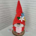 Гном - милая и уютная игрушка ручной работы, которая станет отличным украшением вашего интерьера или оригинальным подарком на любой праздник.