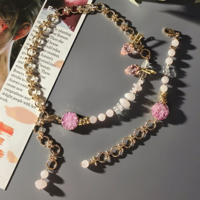 Комплект украшений (колье, браслет и серьги) из кварца, хрусталя и среза агата. — изображение 3