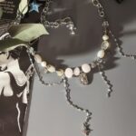 Комплект украшений "Парящие облака" (колье и серьги) из натуральных камней с цепочками — изображение 2