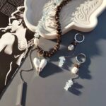 Комплект украшений (колье и серьги) "Две половинки" из натуральных камней