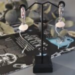 Комплект украшений "Парящие облака" (колье и серьги) из натуральных камней с цепочками — изображение 4