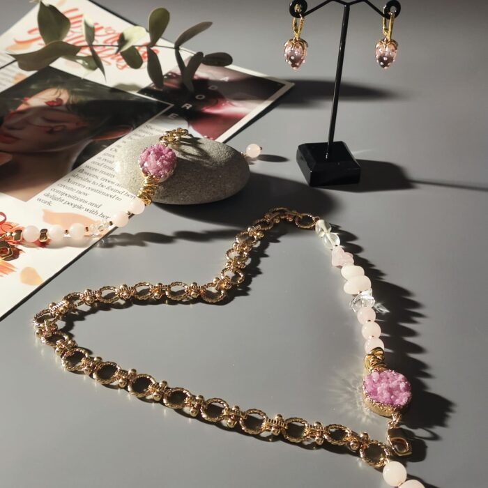 Комплект украшений (колье, браслет и серьги) из кварца, хрусталя и среза агата. — изображение 2