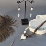 Комплект украшений (колье и серьги) "Две половинки" из натуральных камней — изображение 2